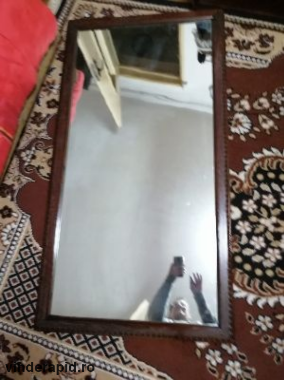 Oglinda veche cu rama 140/75 cm in conditii bune